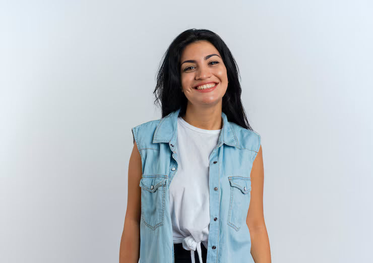 files/joven-caucasica-sonriente-parece_141793-71204.avif